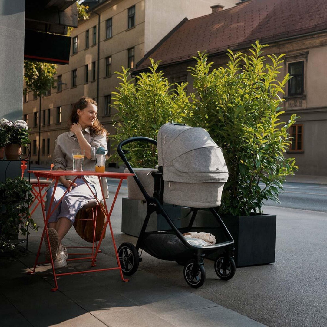 nuna x BMW lytl™ carry cot (Graphene)