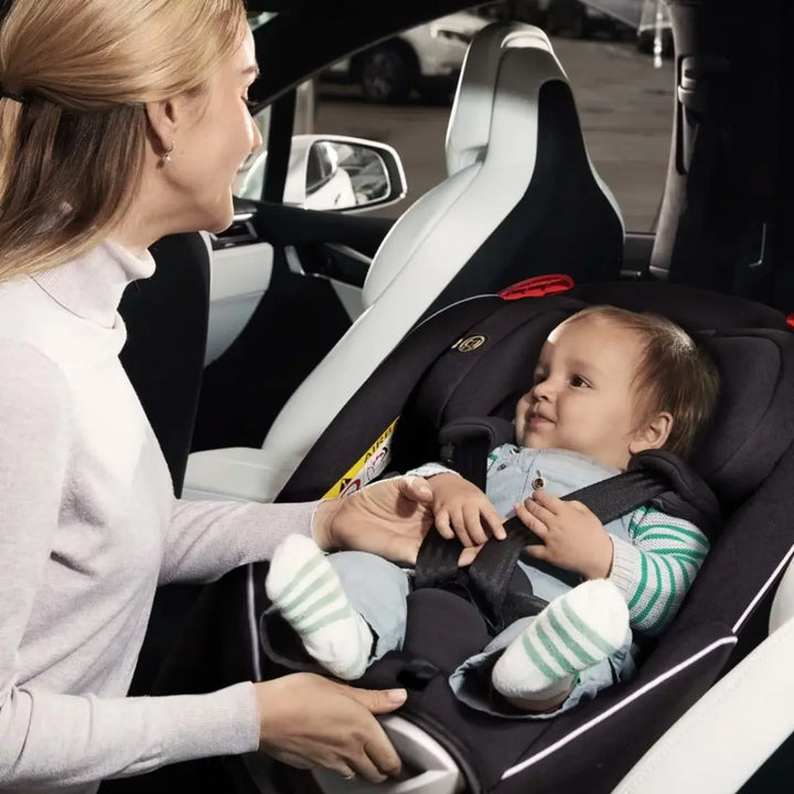 babyGO Fixleg Rotation 360 Car Seat - with ISOFIX and base (Black)