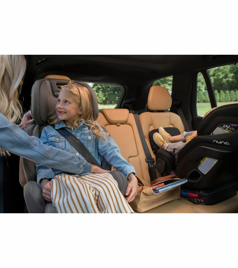 Joie eexec™ car seat showing belt installation