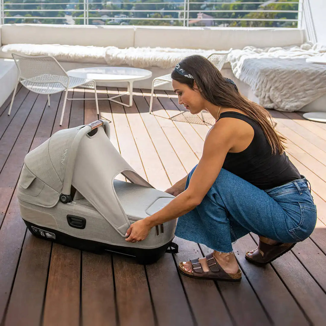 Nuna cari™ next carry cot (Granite)