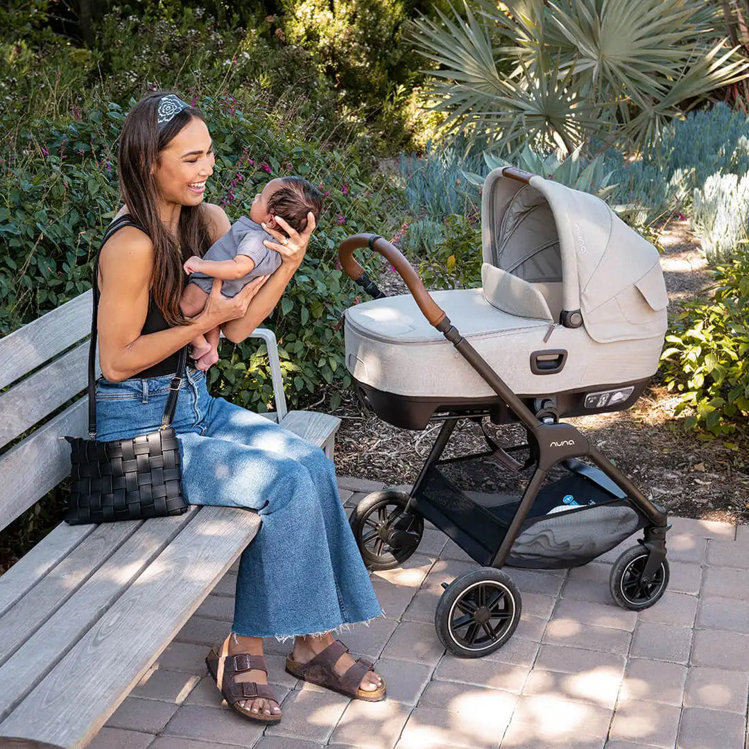 Nuna cari™ next carry cot (Granite)