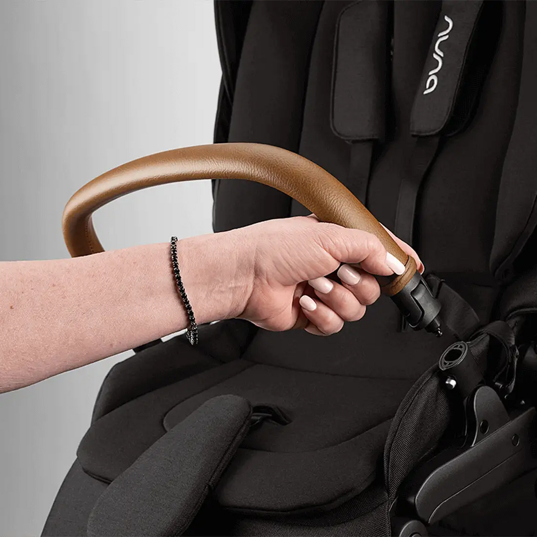 nuna swiv™ stroller (Caviar)
