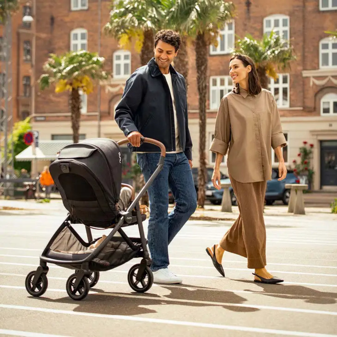 nuna swiv™ stroller (Caviar)
